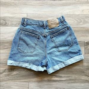 Vintage Levi’s Shorts High Rise Cotton Jeans Denim Size 26 Cut Offs